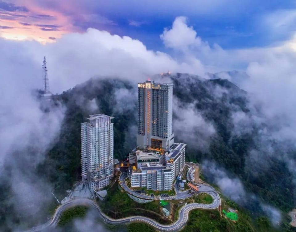 Property building, Natural landscape, Bird's eye view, Landmark view