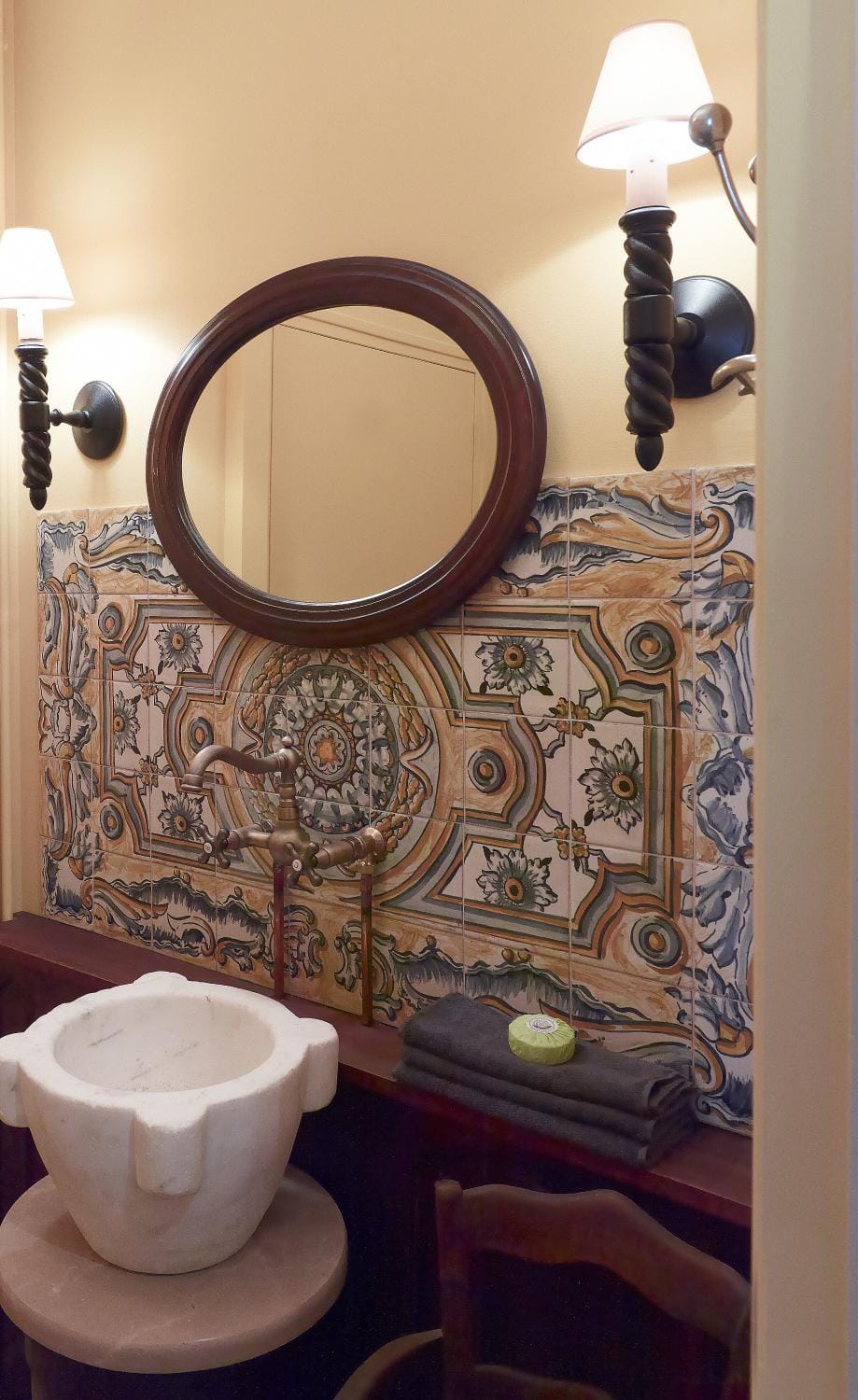 Bathroom, Decorative detail
