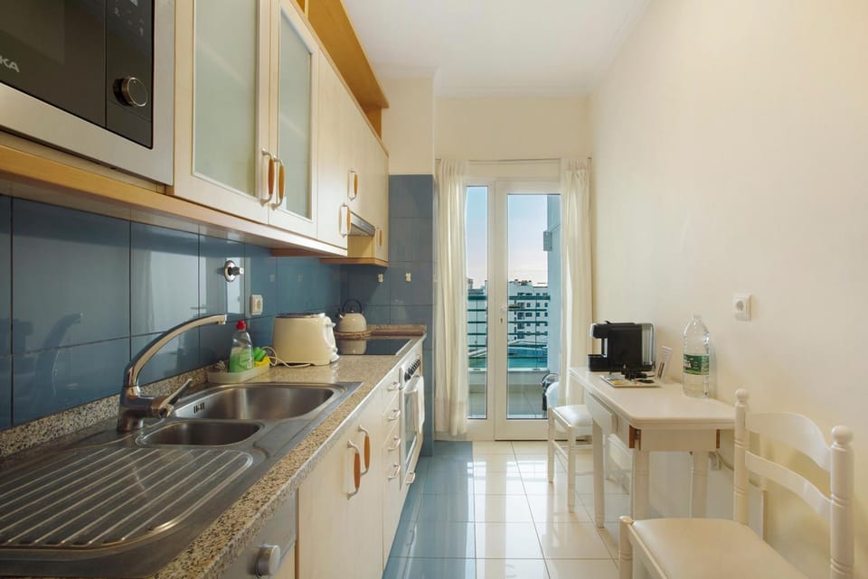 Kitchen or kitchenette, Living room