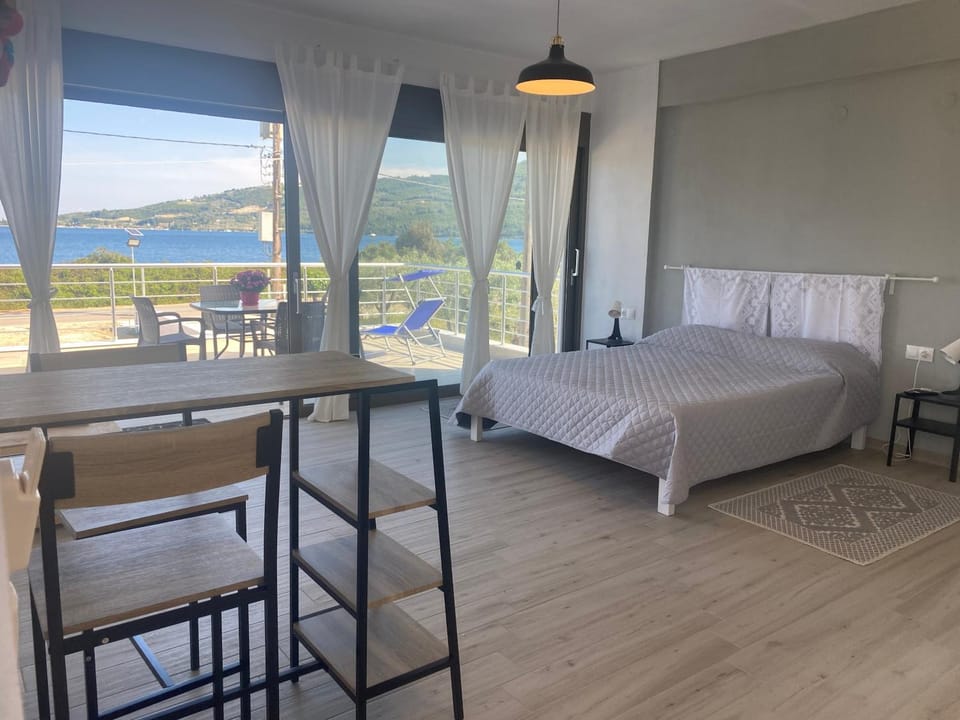 Bed, Balcony/Terrace, Photo of the whole room, Sea view