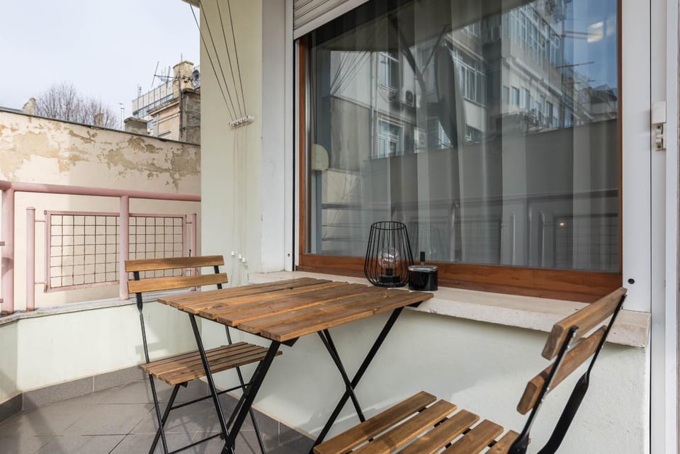 Top Center Artistic Nest Apartment in Varna