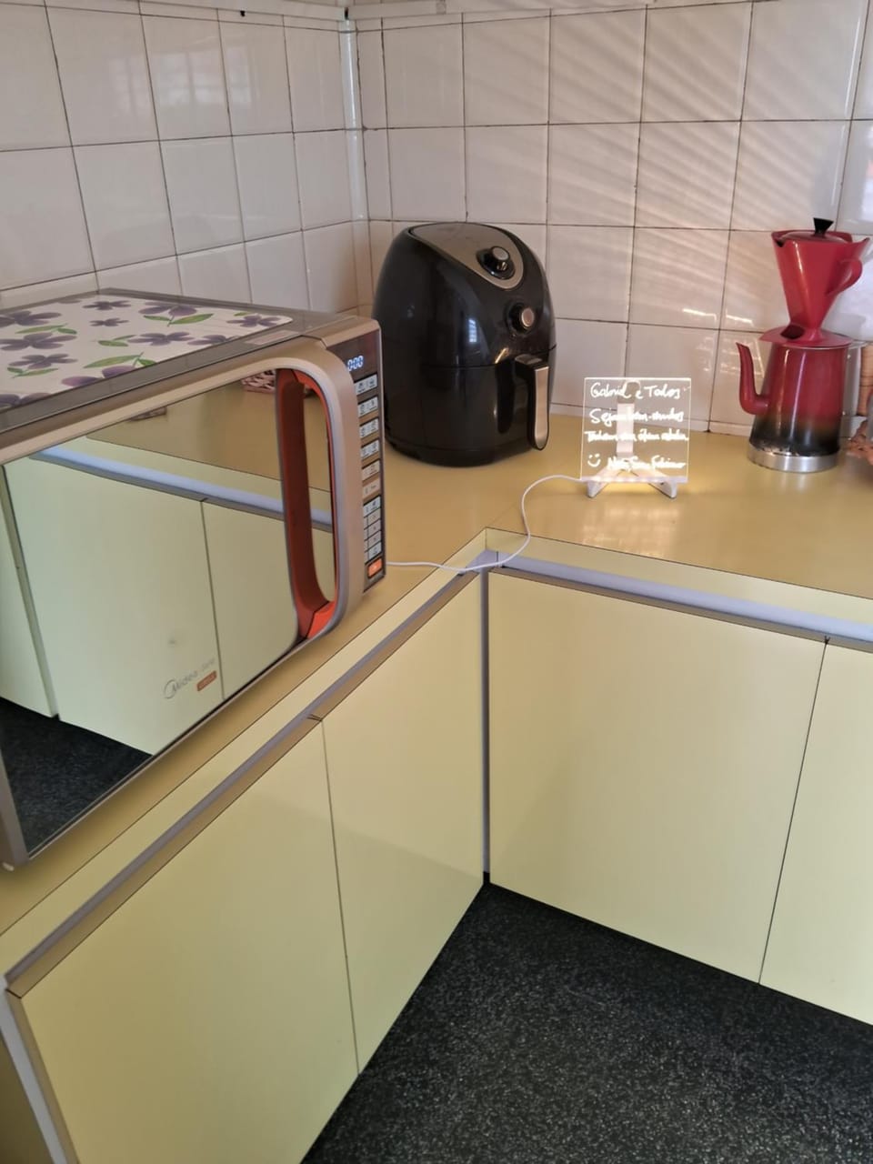 Coffee/tea facilities, minibar