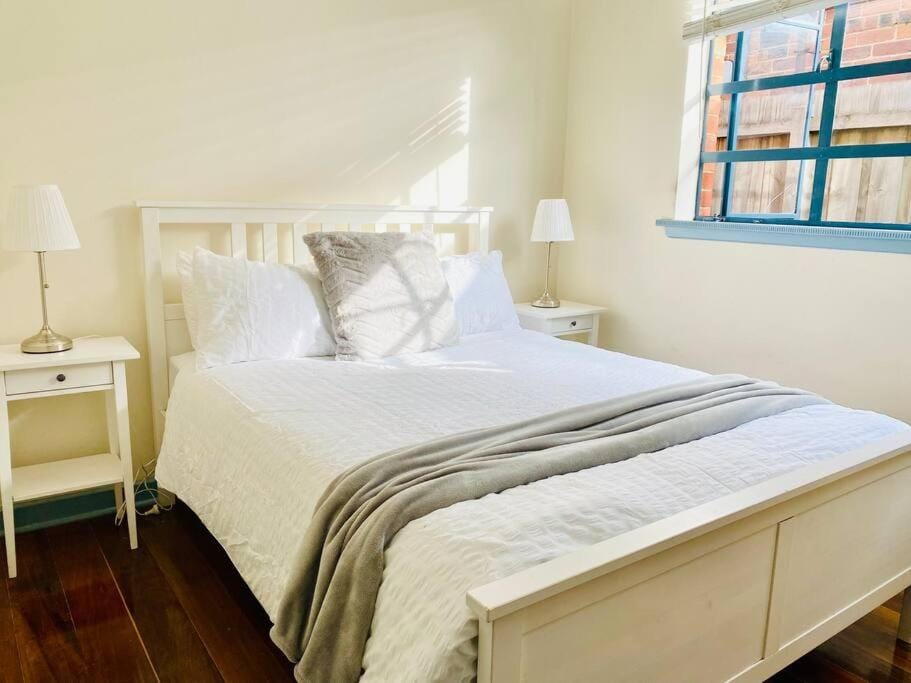 Bay Rd Kids & Pet Friendly Free Parking Apartment in Cheltenham