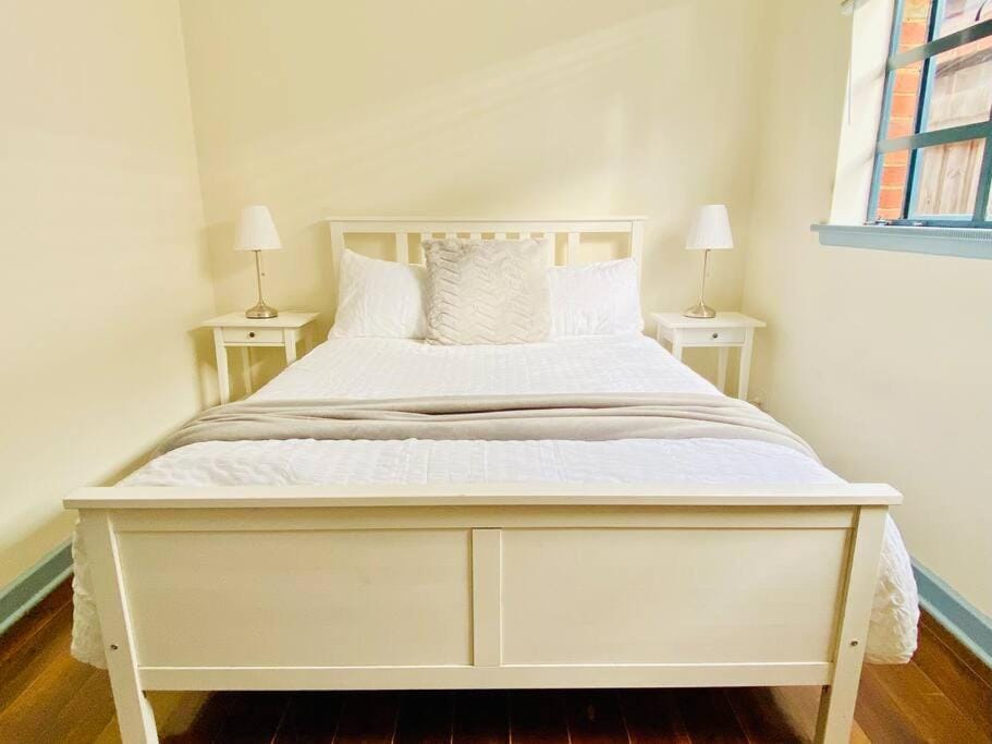 Bay Rd Kids & Pet Friendly Free Parking Apartment in Cheltenham