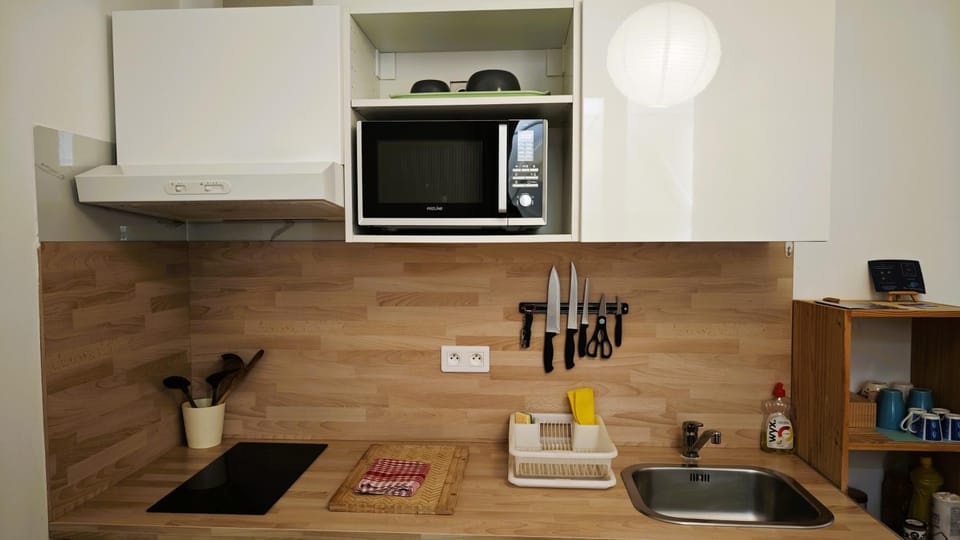 Kitchen or kitchenette, stove, kitchen