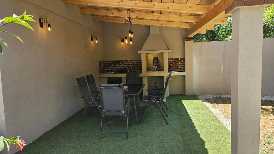 Patio, BBQ facilities