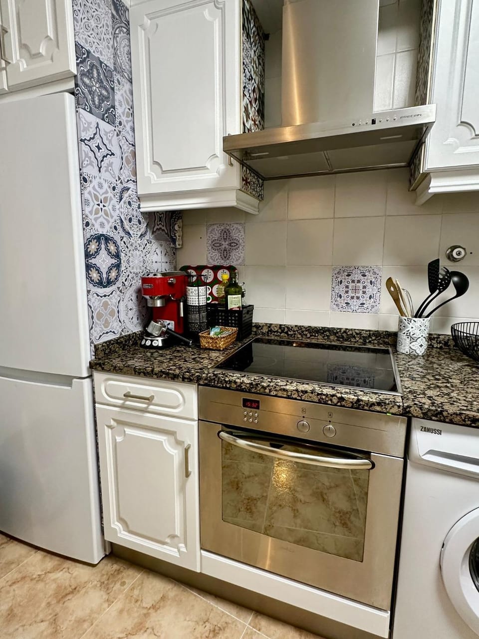 Coffee/tea facilities, Kitchen or kitchenette, dishwasher, oven, stove, toaster