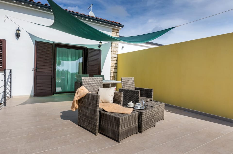 Patio, Balcony/Terrace, Seating area