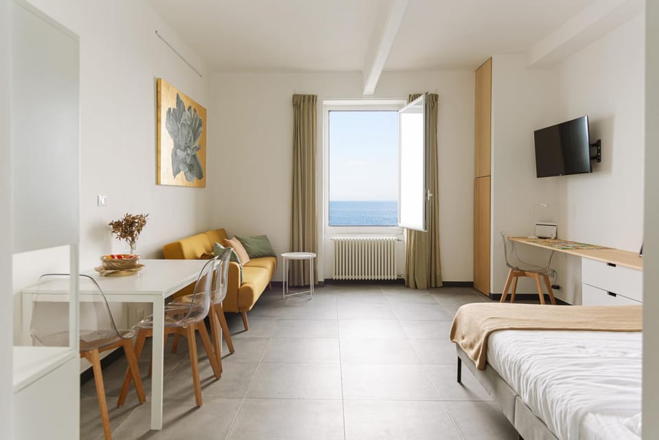 Bed, TV and multimedia, Living room, Sea view, Lunch