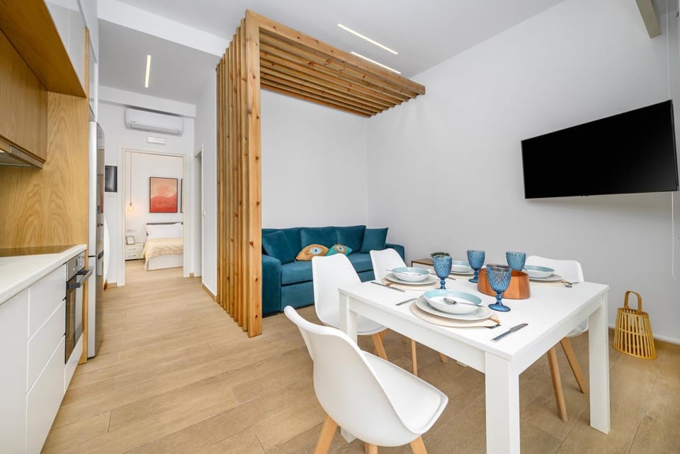 Communal lounge/ TV room, TV and multimedia, Kitchen or kitchenette, Living room, Seating area, Dining area, Evening entertainment, minibar, oven, air conditioner