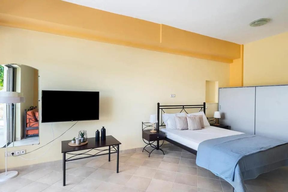 Peroulia Bay View Studio Apartment in Messenia