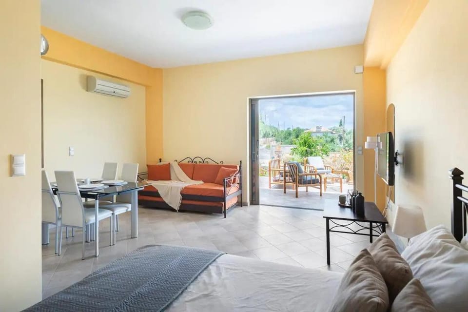 Peroulia Bay View Studio Apartment in Messenia