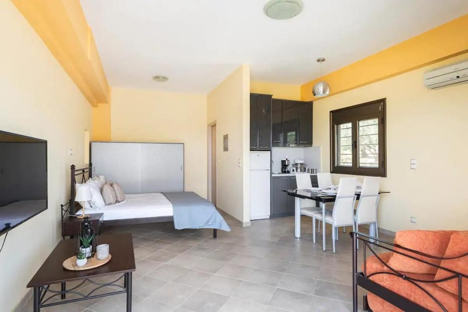 Peroulia Bay View Studio Apartment in Messenia