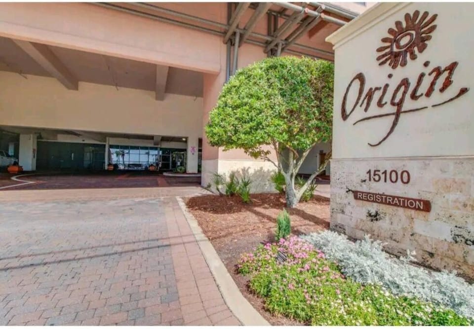 Beautiful Beach Condo - luxury living at its best Apartment in Panama City Beach