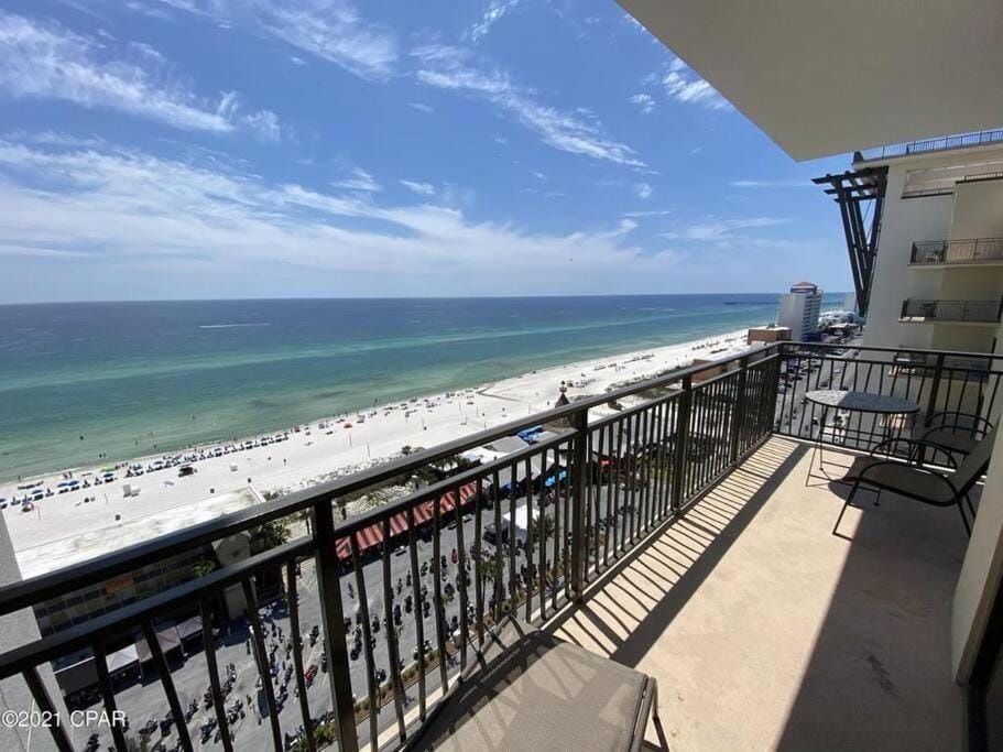Beautiful Beach Condo - luxury living at its best Apartment in Panama City Beach