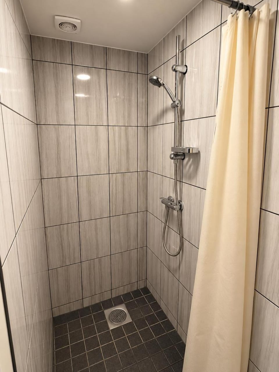 Apartment 8 - Bright 2BR Apartment, Near Centre, Airport Access Apartment in Tallinn