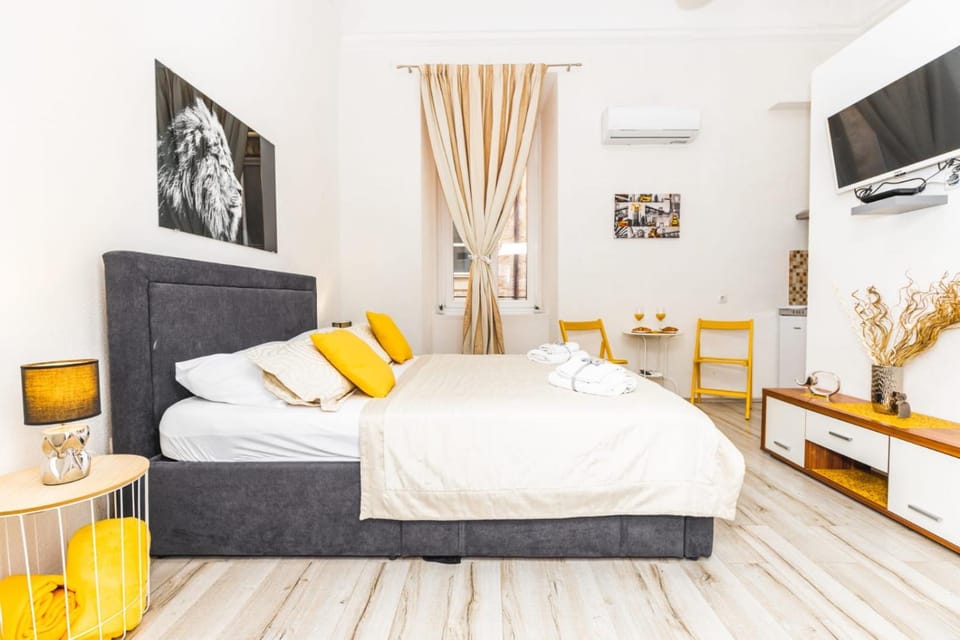 TV and multimedia, Living room, Bedroom