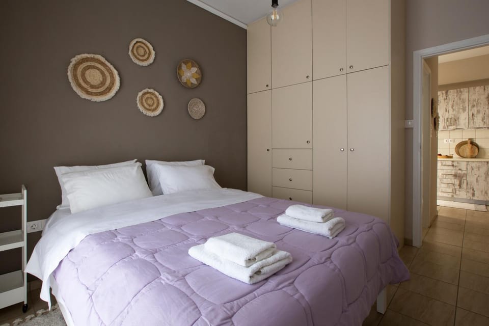 Bed, Photo of the whole room, wardrobe