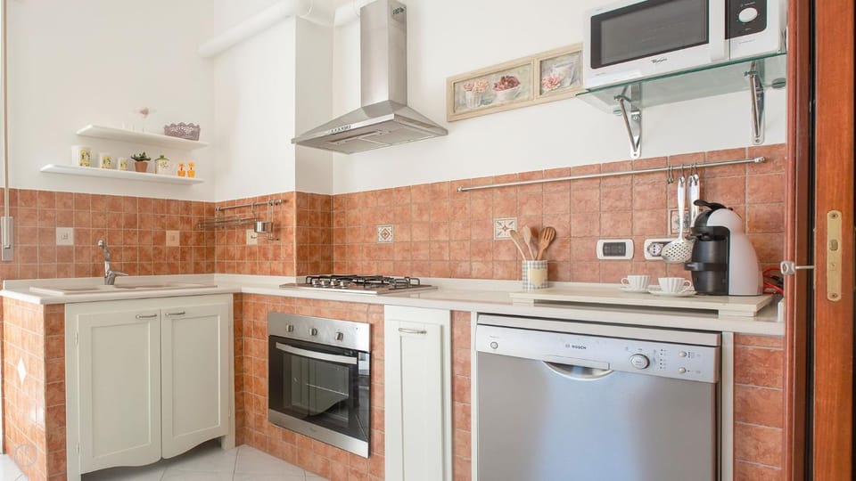 Kitchen or kitchenette, kitchen