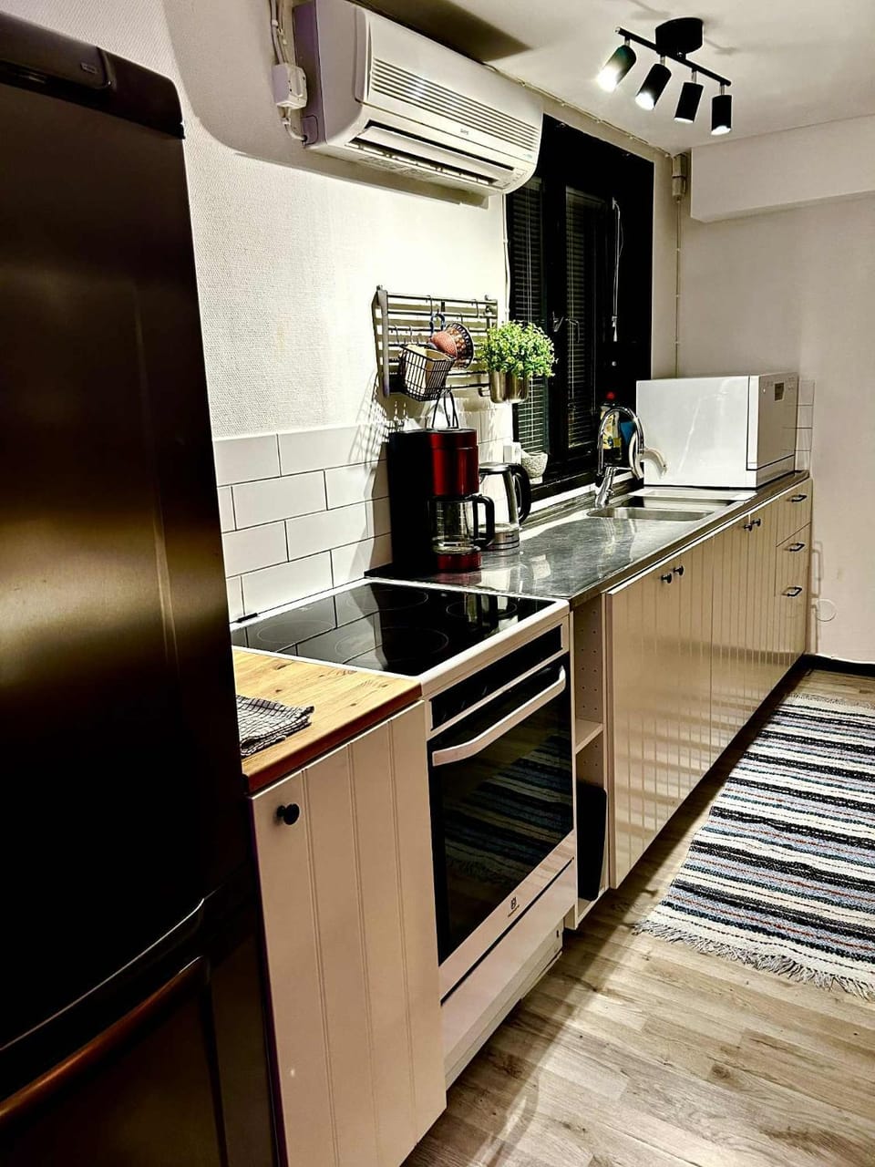 Kitchen or kitchenette, kitchen