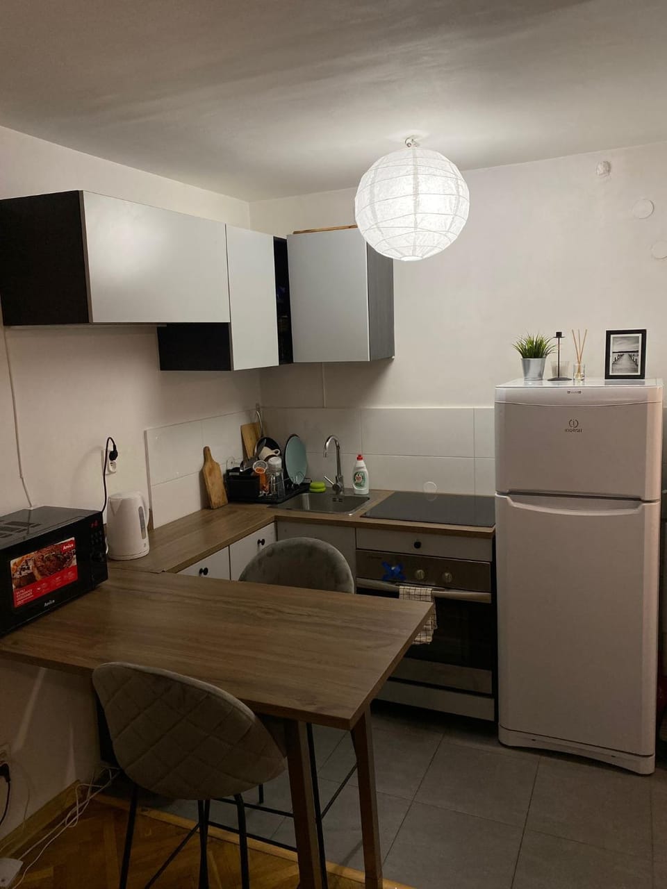 Kitchen or kitchenette