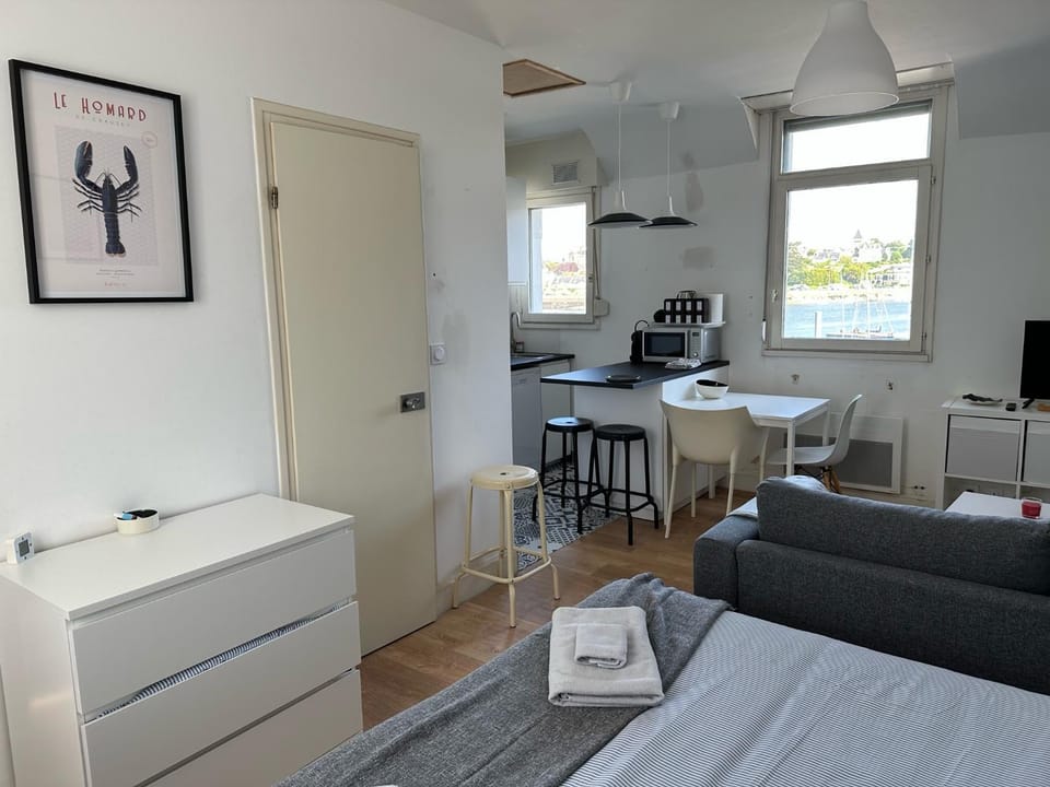 Kitchen or kitchenette, Photo of the whole room, Dining area