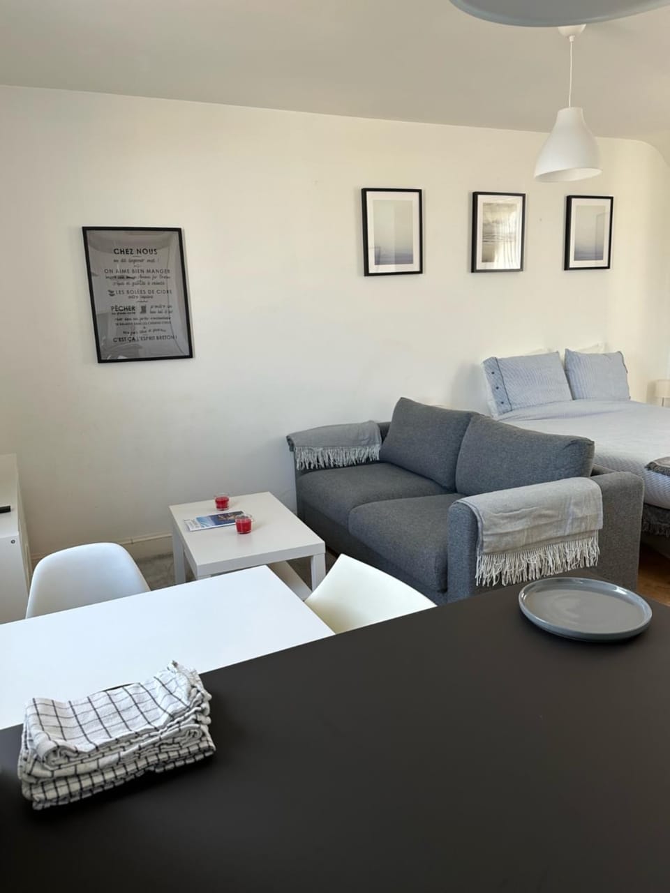 Bed, Living room, Bedroom