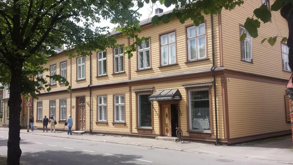 Facade/entrance