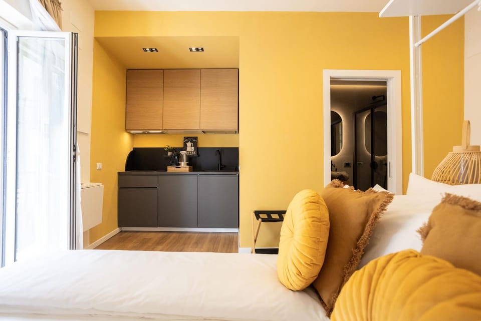 Bed, Kitchen or kitchenette, Living room, Photo of the whole room