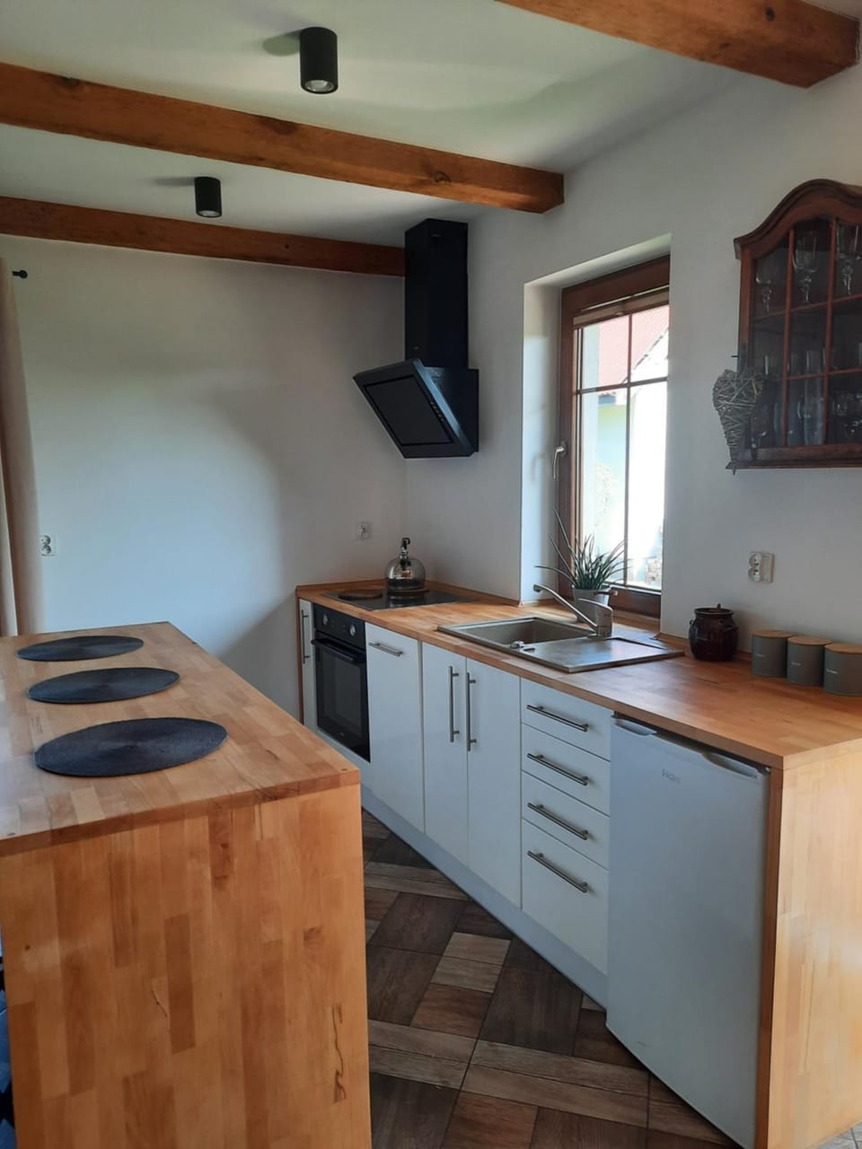 Kitchen or kitchenette, minibar, pet friendly, stove
