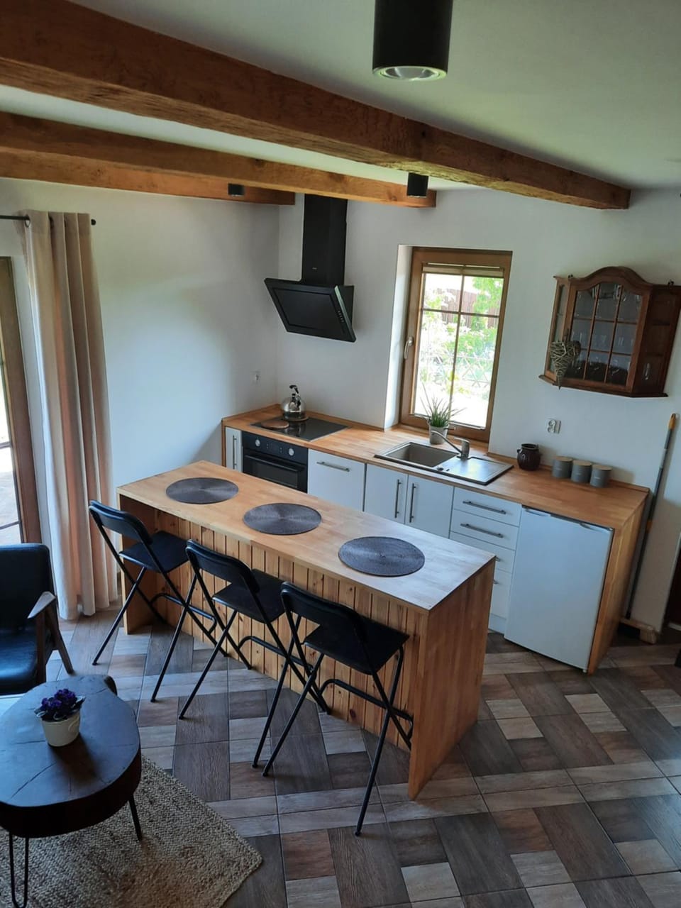 Kitchen or kitchenette, Living room, Seating area, Dining area, minibar