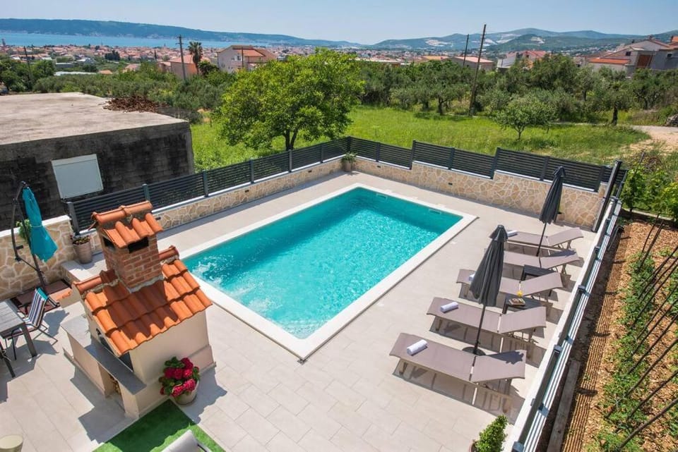 Villa Sorelle with a swimming pool Villa in Šibenik-Knin County, Croatia