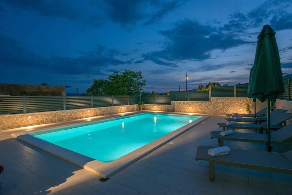 Night, Swimming pool