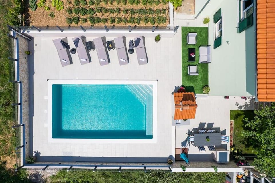 Villa Sorelle with a swimming pool Villa in Šibenik-Knin County, Croatia