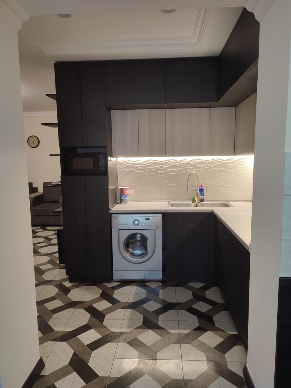 Kitchen or kitchenette, washing machine