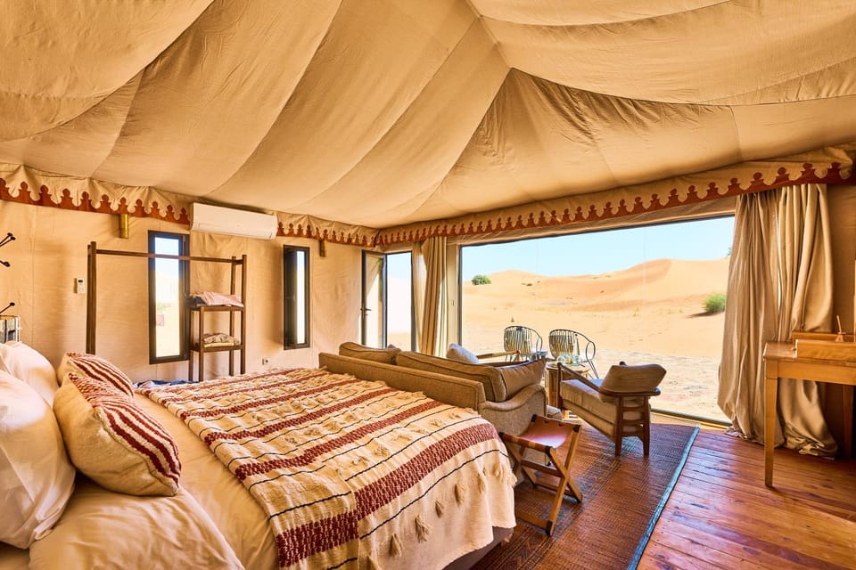 Bed, Natural landscape, Living room