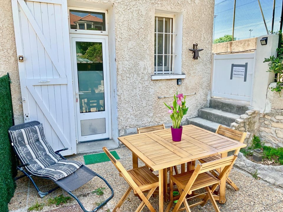 Day, Garden, Balcony/Terrace, Balcony/Terrace, Seating area, Dining area