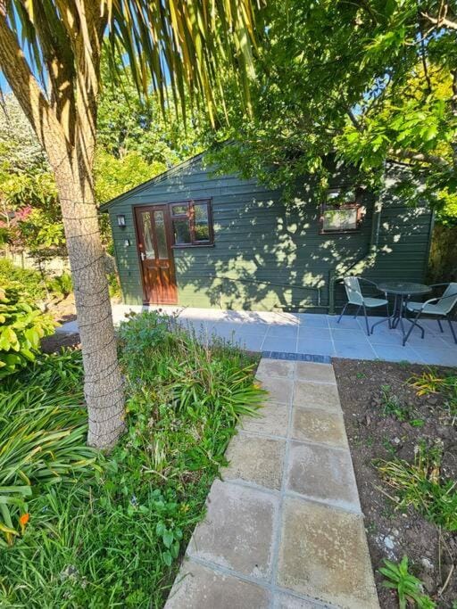 Picturesque Cabin in Cornwall Cabin in England