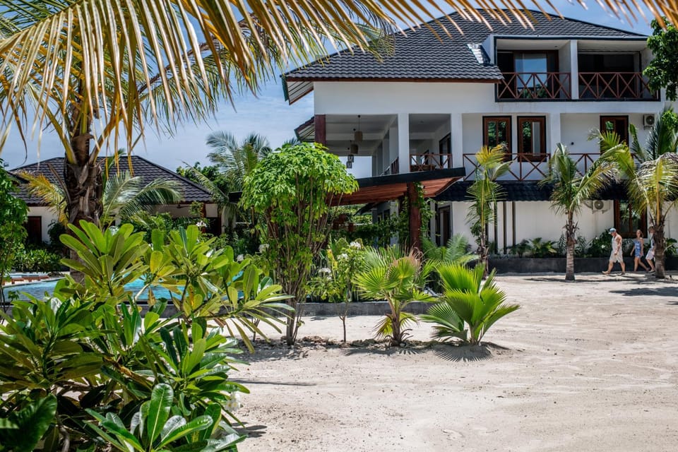 Property building, Day, Garden, Garden view, Pool view, Swimming pool