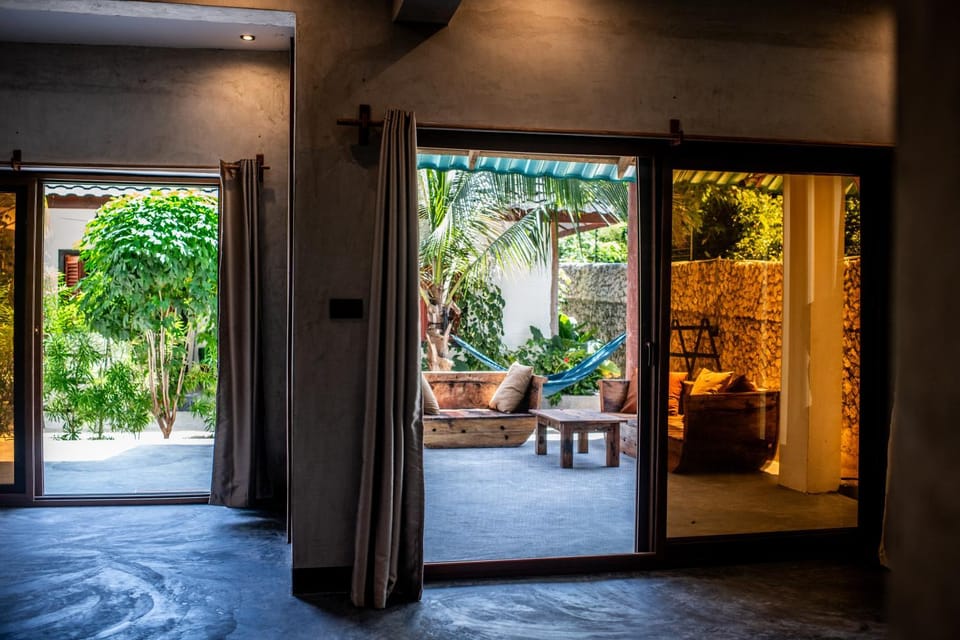 Patio, Day, Garden, Living room, Seating area, Garden view