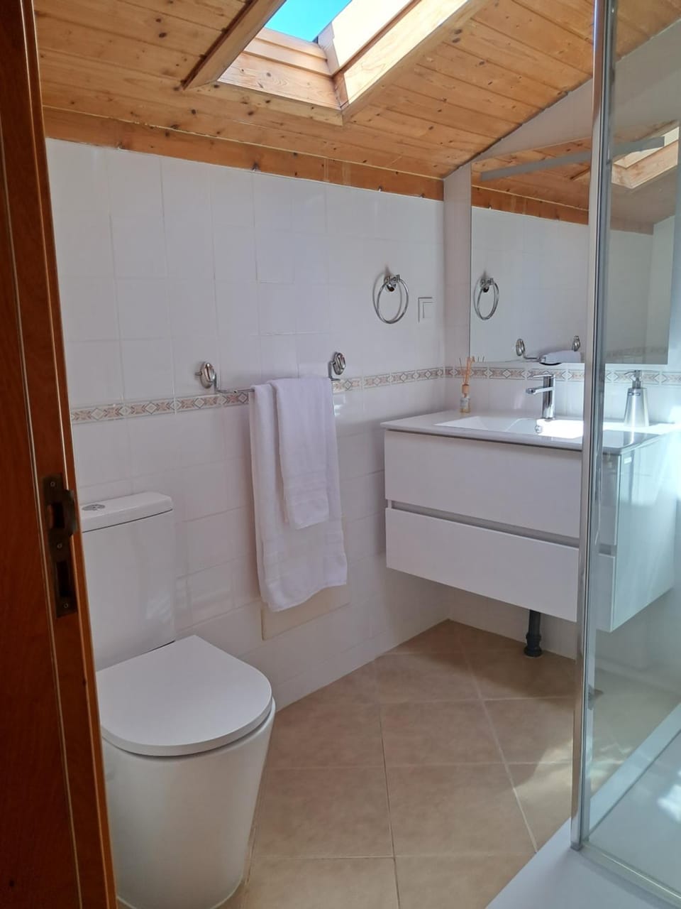 Toilet, Bathroom, towels