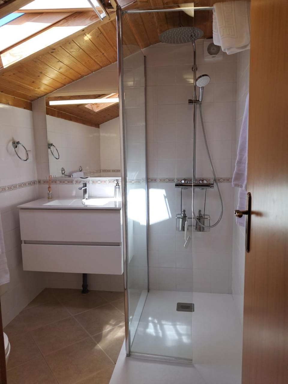 Shower, Bathroom, towels