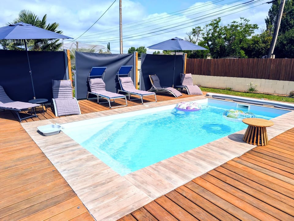 L'échappée Huroise, piscine et spa privatifs House in Occitanie