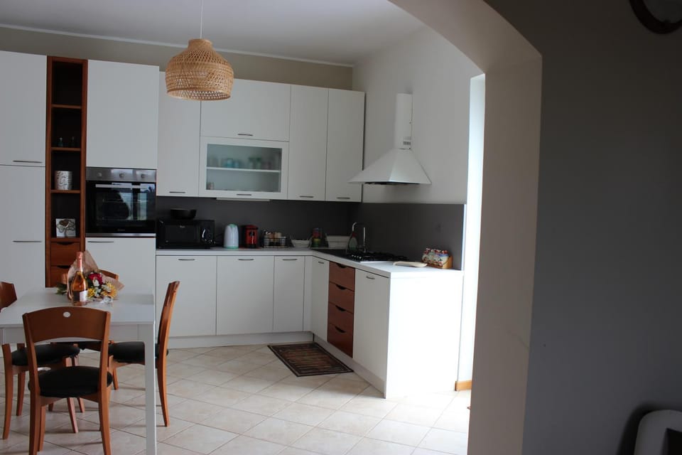 Kitchen or kitchenette, dishwasher