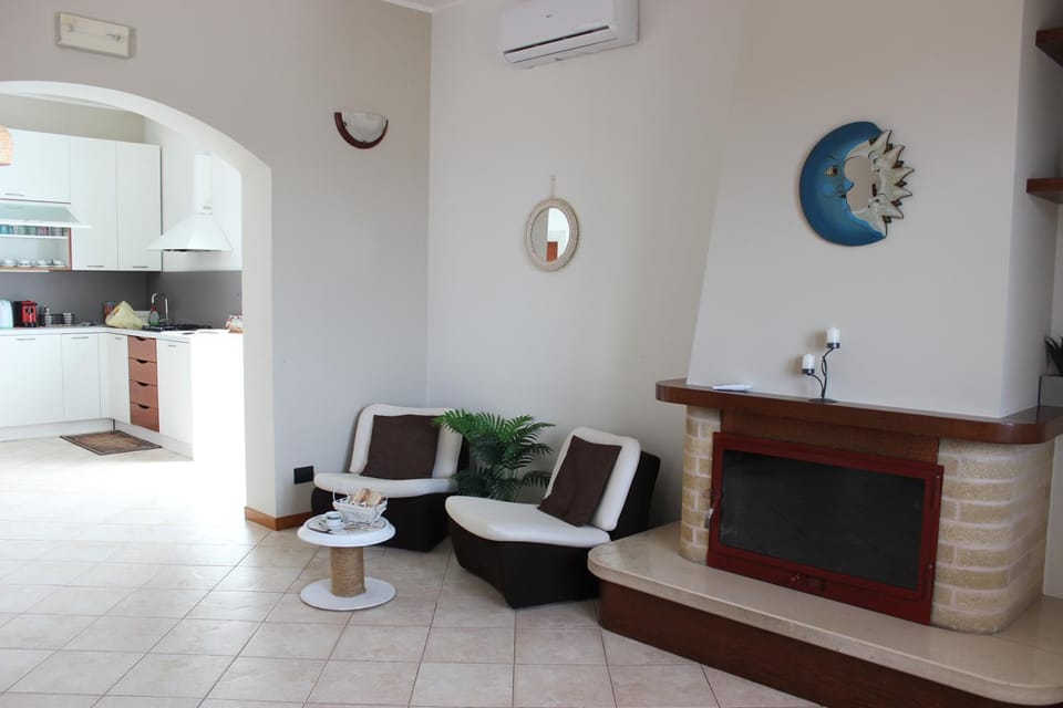 Seating area, fireplace