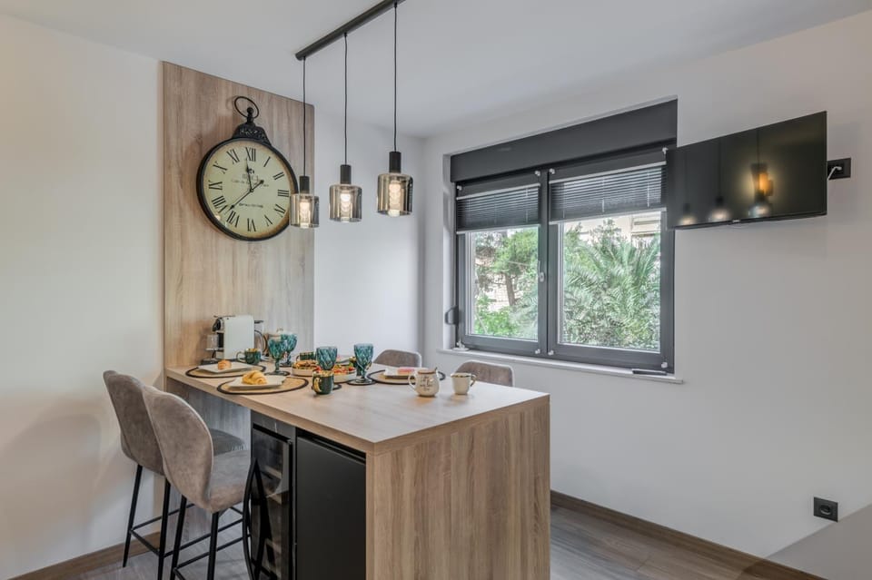 Day, Summer, Kitchen or kitchenette, Dining area, Time of day