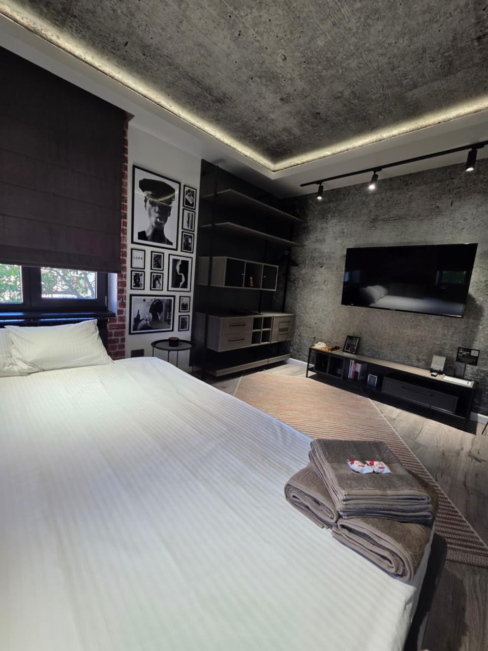 Bed, Photo of the whole room