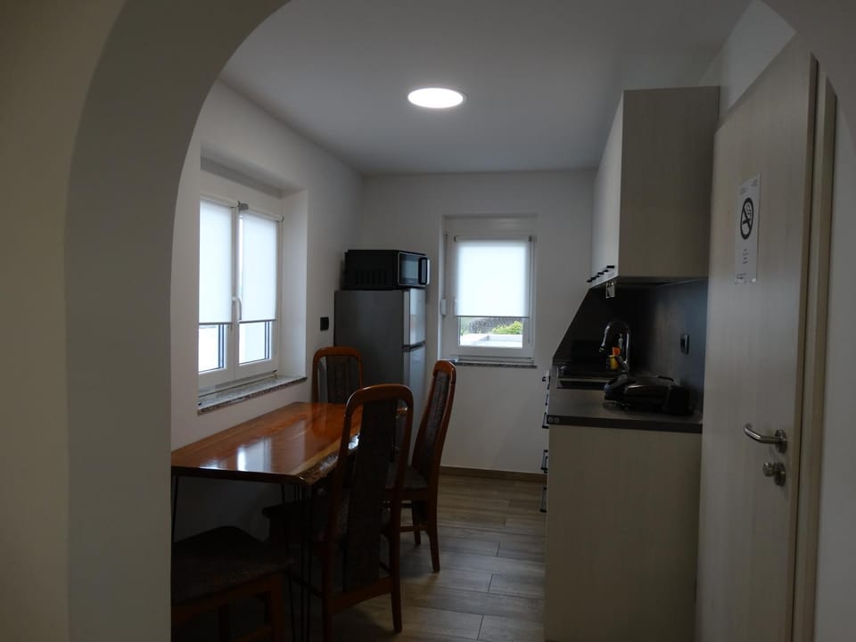 Kitchen or kitchenette, Dining area, microwave, stove, toaster