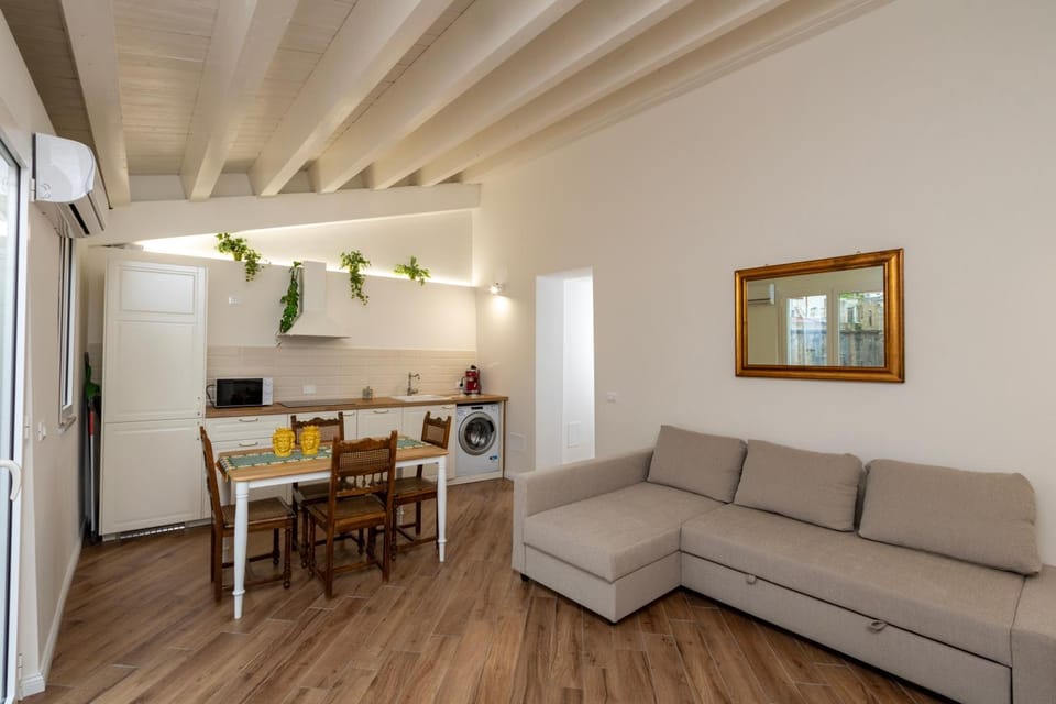 Kitchen or kitchenette, Living room, Dining area, minibar, washing machine, air conditioner
