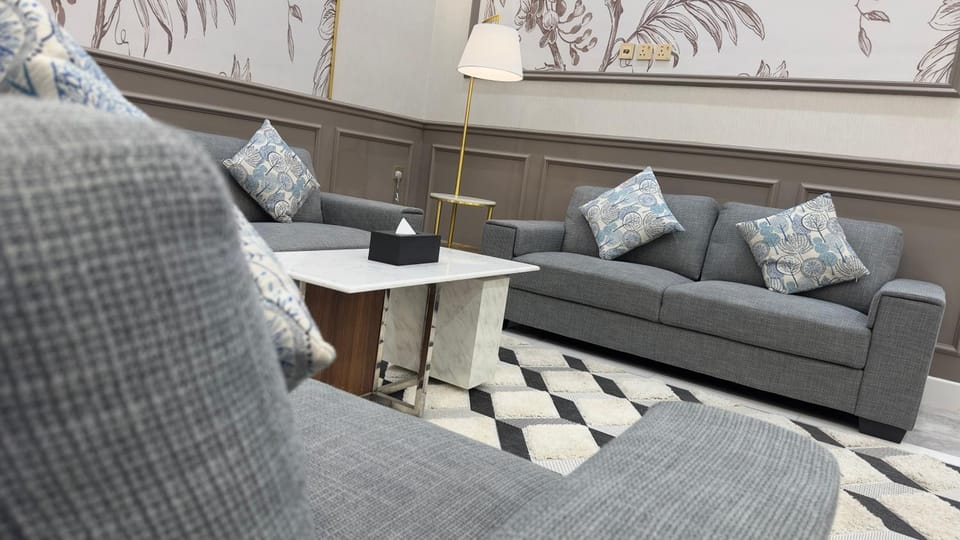 Communal lounge/ TV room, Lobby or reception